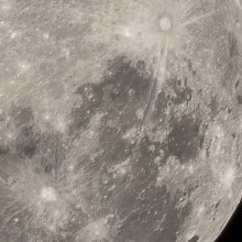 详细的近距离月球照片
