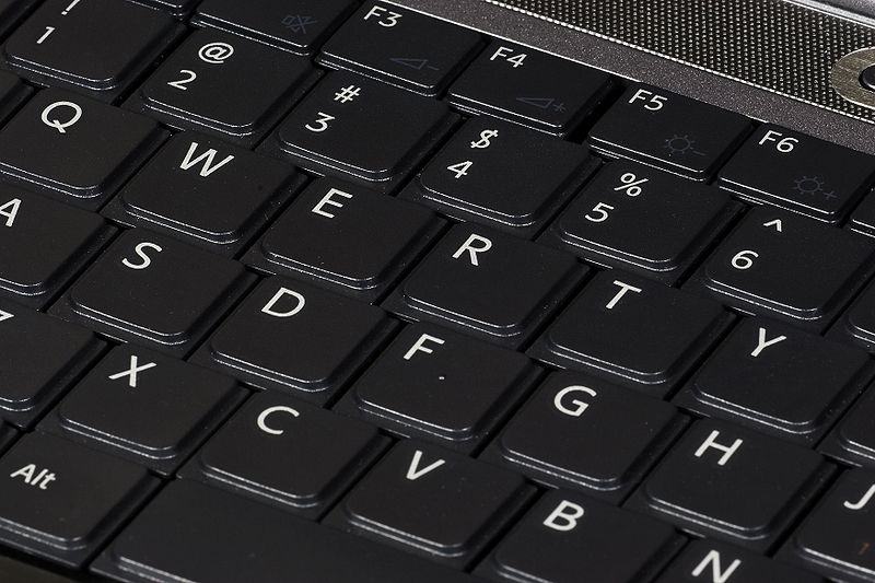QWERTY键盘，在2007年索尼Vaio笔记本电脑上。