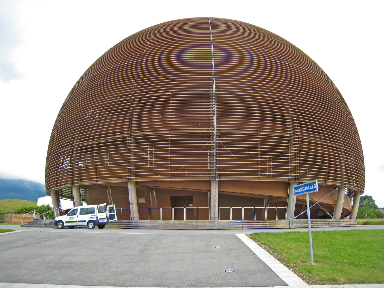 欧洲核子研究中心的科学与创新地球仪。