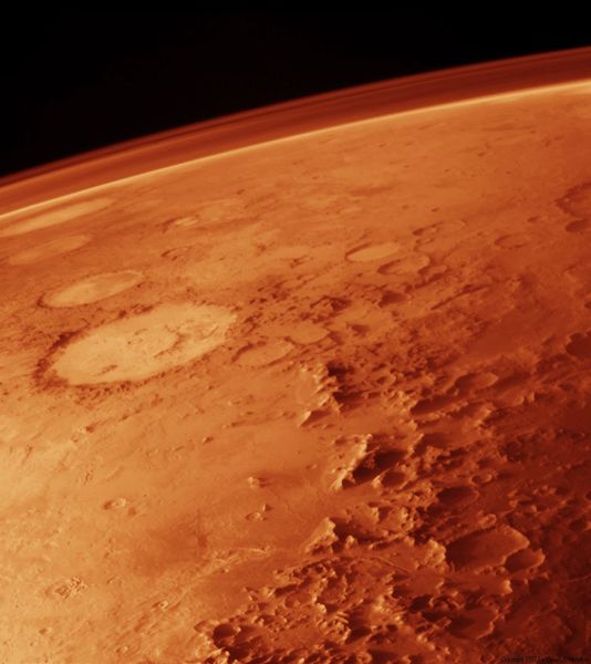 从低轨道拍摄的火星大气层