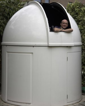 罗杰·哈钦森在他的天文台