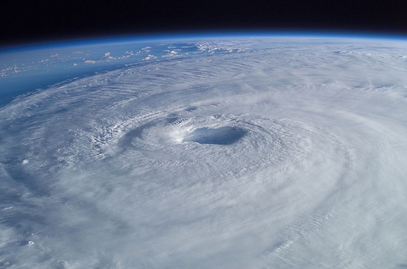 摇来摇去m his vantage point high above the earth in the International Space Station, Astronaut Ed Lu captured this broad view of Hurricane Isabel.
