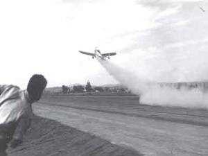 图3:杰克帕森斯冲测量-off distance for his rocket-powered Ercoupe plane in 1941.