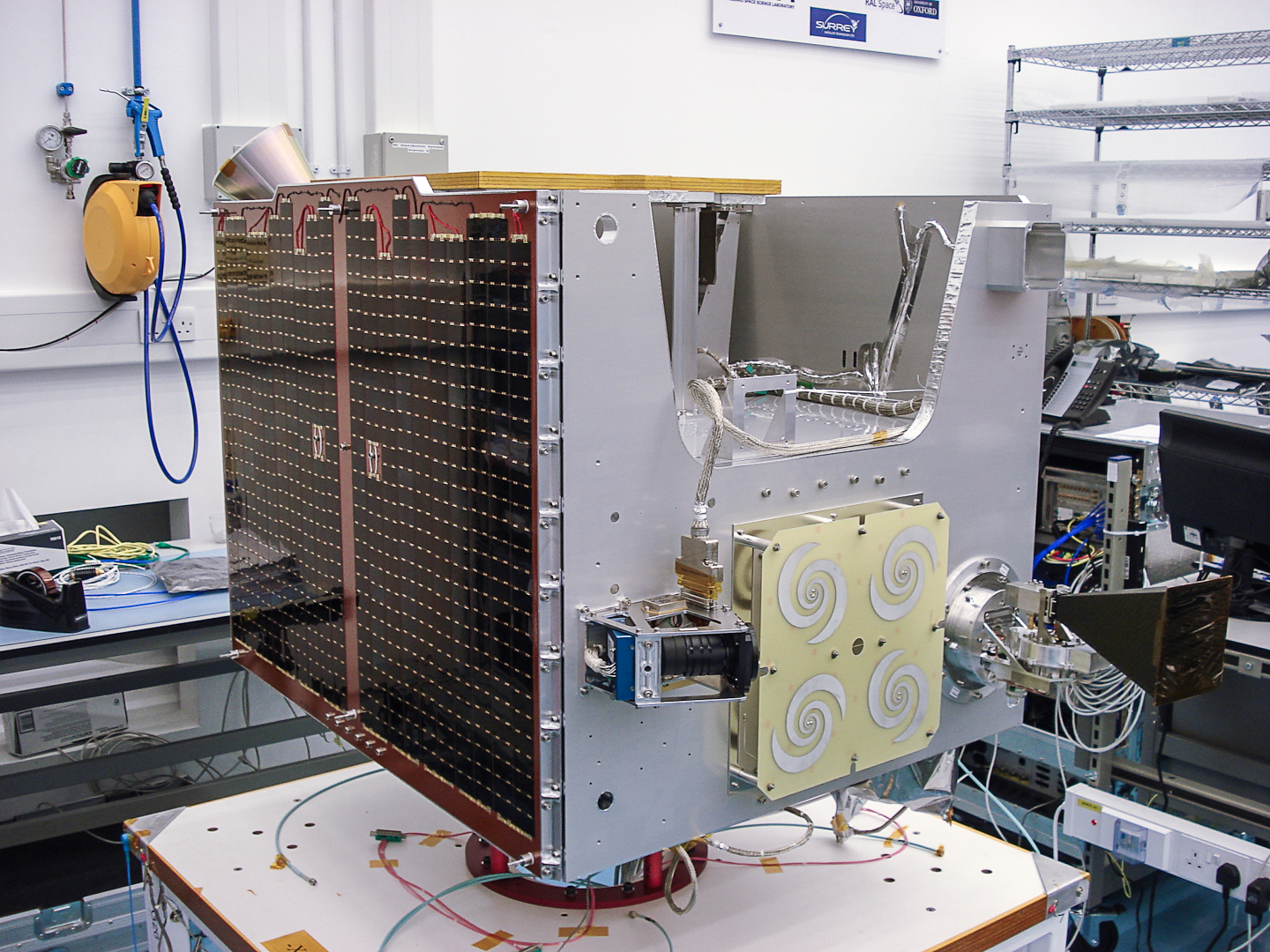 TechDemoSat-1在最后module integration and test phase in SSTL's AIT hall, October 2012