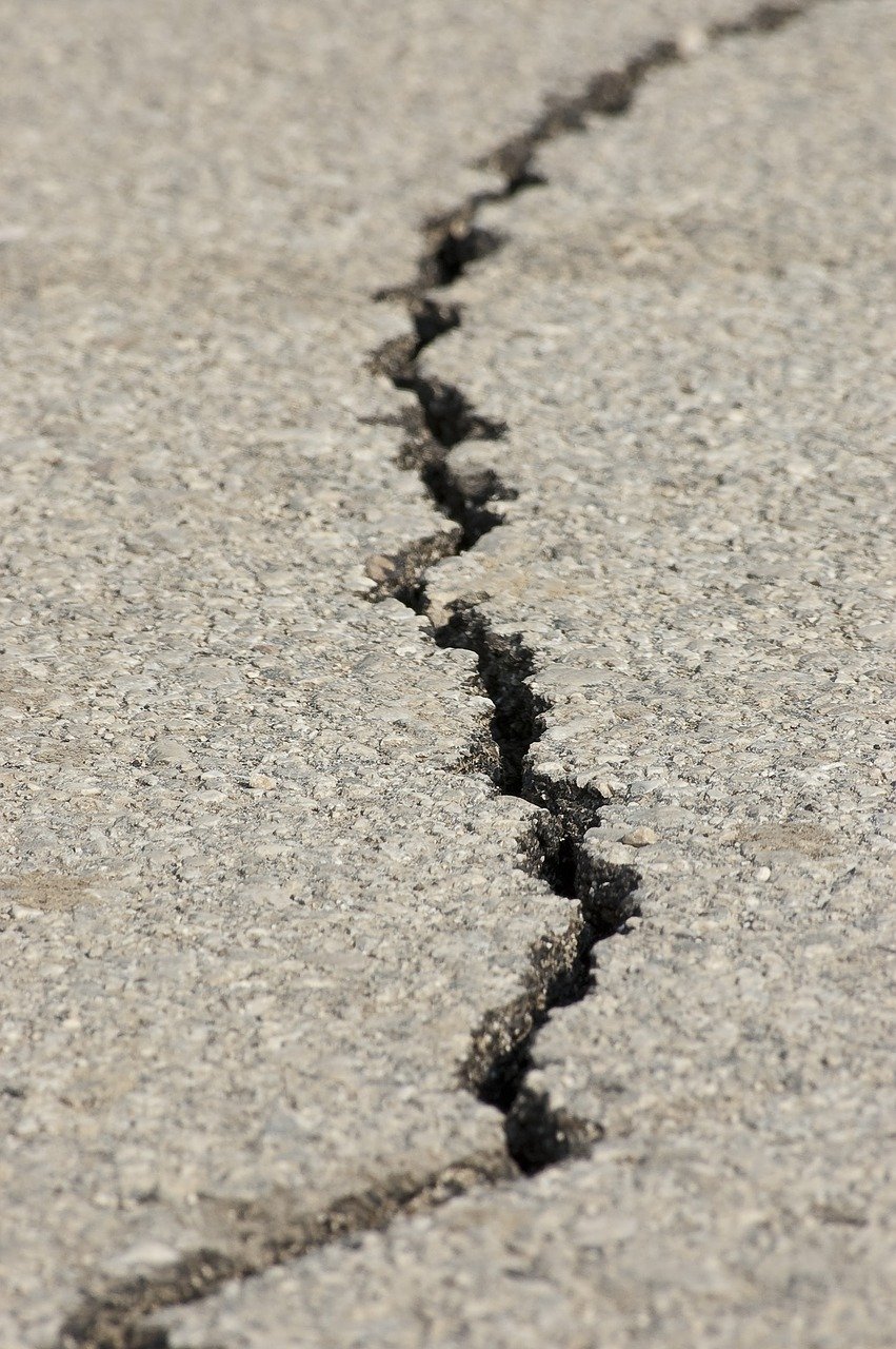 a crack in the earth