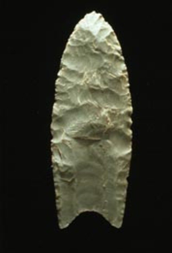== {{int:filedesc}} == Clovis point (In the workplace) Example of a Clovis fluted blade that is 11,000 years old Image courtesy of the Virginia Dept. of Historic Resources. == {{int:license}} == <br style=\clear:both\ /> {| align=\CENTER\...