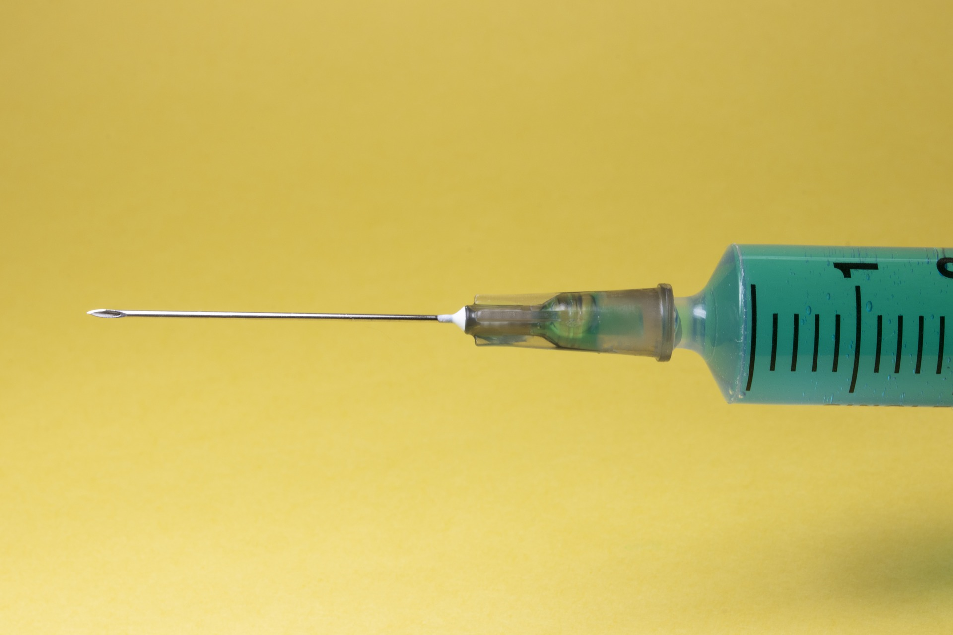 湖浆inge and needle for administering injections