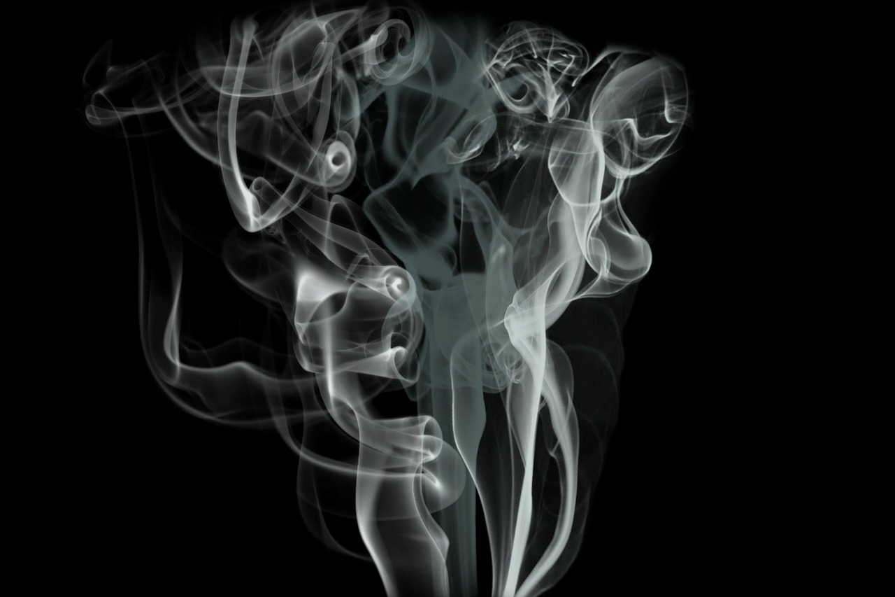 吸电子烟会导致爆米花肺……