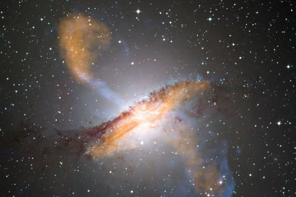黑洞排出的气体会在星系间扩散，甚至会影响恒星的形成
