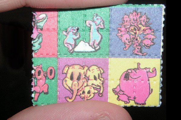 吸墨纸上的LSD标签。