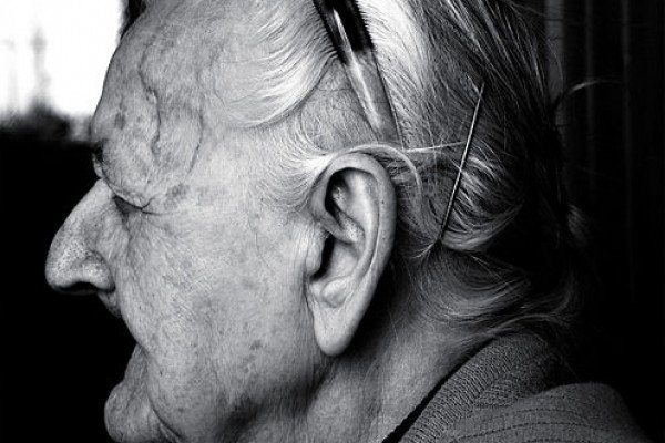 衰老对人脸的影响。奥地利基特西的伊丽莎白·德拉姆肖像。由Michael Ströck创建