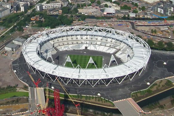 2011年6月，奥林匹克公园主体育场和在建轨道塔的航拍照片