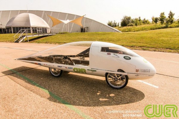 由剑桥大学生态赛车队设计和制造的太阳能汽车