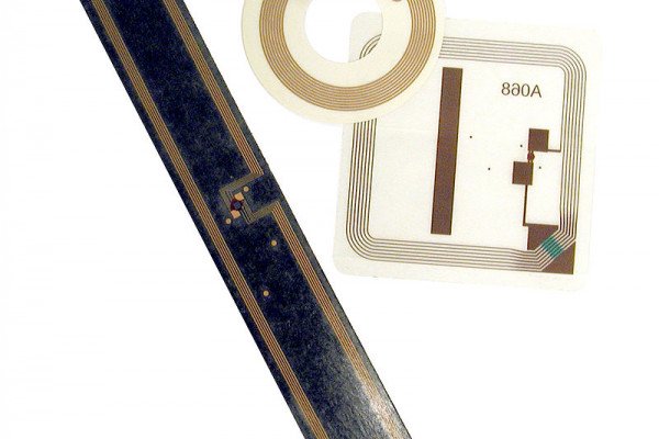 图书馆使用的RFID标签:方形图书标签，圆形CD/DVD标签和矩形VHS标签