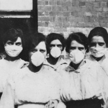 五名妇女正在与西班牙流感作斗争
