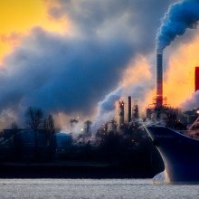 工业用地的烟雾排放和空气污染。