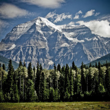 加拿大的罗布森山。