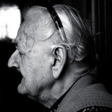 衰老对人脸的影响。奥地利基特西的伊丽莎白·德拉姆肖像。由Michael Ströck创建