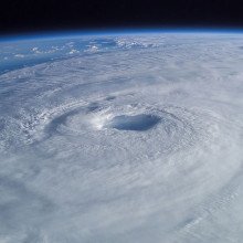 宇航员埃德·卢在国际空间站从地球上方的有利位置拍摄了飓风伊莎贝尔的全景。