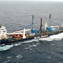 多用途重型项目运输船MV Beluga指示在海洋上运输戈特瓦尔德港起重机