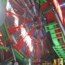 在欧洲核子研究中心建造大型强子对撞机的一个探测器(称为CMS)
