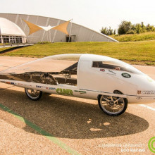 由剑桥大学生态赛车队设计和制造的太阳能汽车
