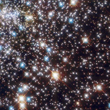 哈勃太空望远镜拍摄的NGC 6397的图像，有一些蓝离散星的证据。