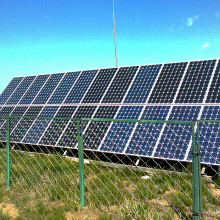 在Ögii湖附近的信息中心安装太阳能电池板