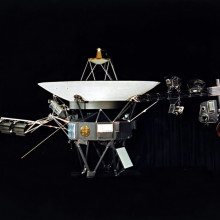 1977年发射的两个相同的旅行者1号和旅行者2号中的一个。