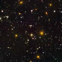 图4:哈勃超深视场。最近，天文学家利用哈勃望远镜揭开了迄今为止对宇宙最深处的观察，展示了可能是迄今为止最遥远、最年轻的星系。