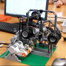 Lego steam engine model with govener feedback